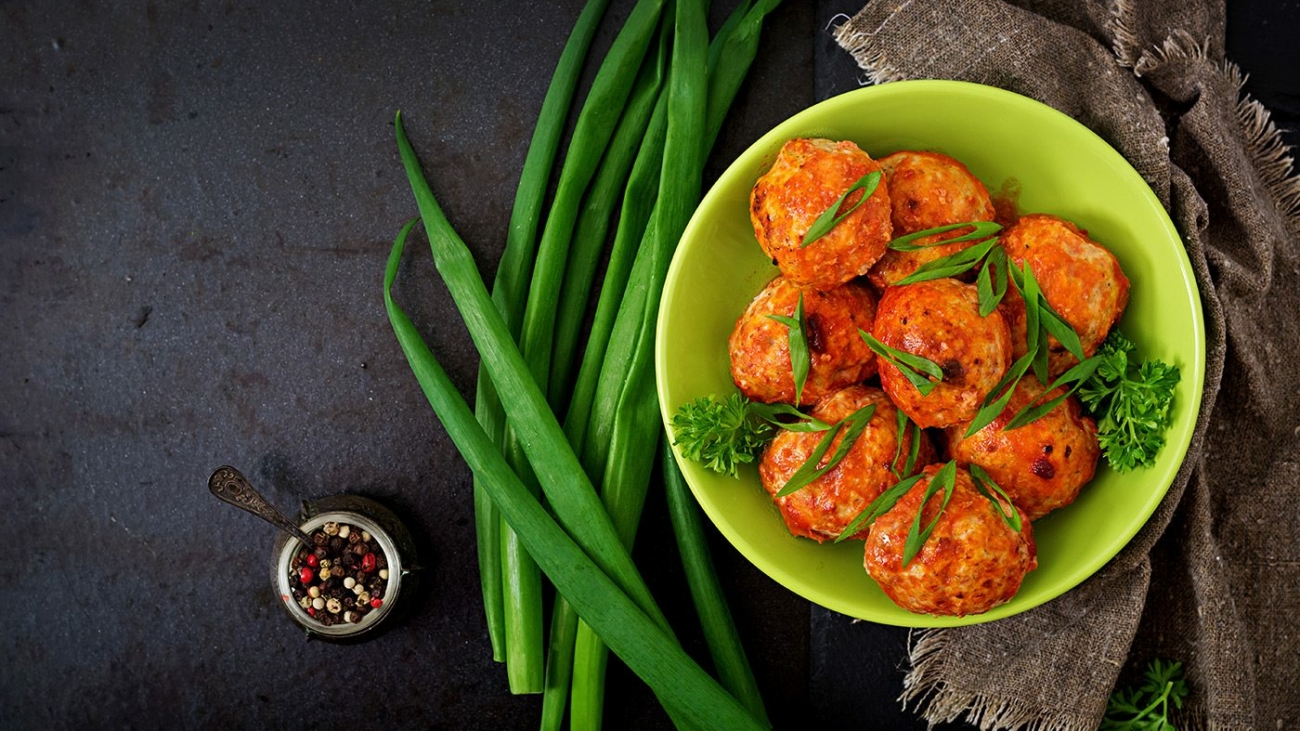 demo-attachment-15-baked-meatballs-of-chicken-fillet-in-tomato-sauce-PGK6PTM